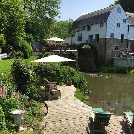 Castle Mill Bed And Breakfast Dorking Bagian luar foto