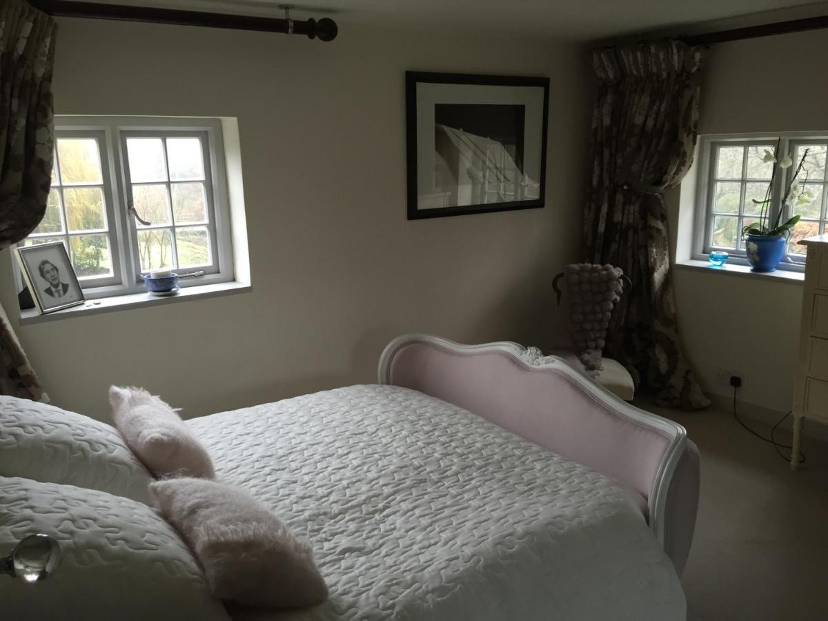 Castle Mill Bed And Breakfast Dorking Bagian luar foto