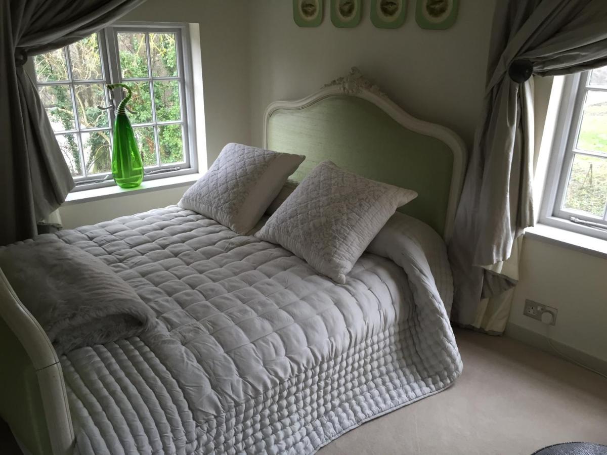 Castle Mill Bed And Breakfast Dorking Bagian luar foto