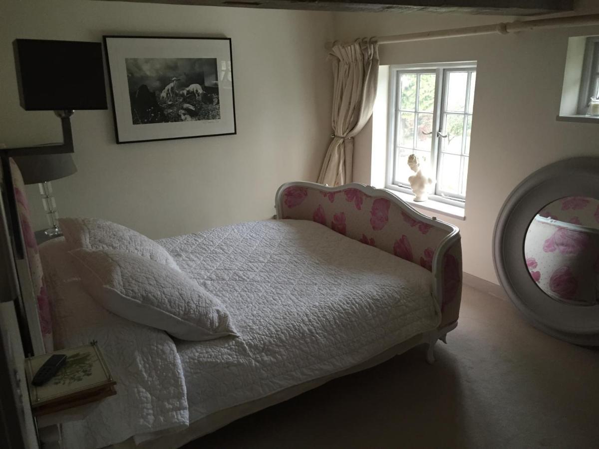 Castle Mill Bed And Breakfast Dorking Bagian luar foto